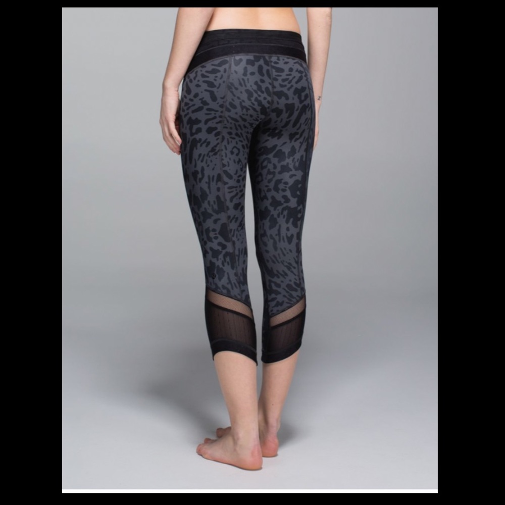 Lululemon Just Breathe Crop
Animal Swirl Size 6